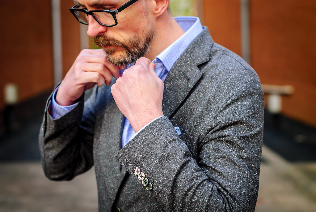 British workwear tailoring by Arthur Shirtley: Smart casual menswear outfit \ tweed blazer \ check shirt \ dark wash straight leg jeans \ brown high top brogues | Silver Londoner, over 40 menswear