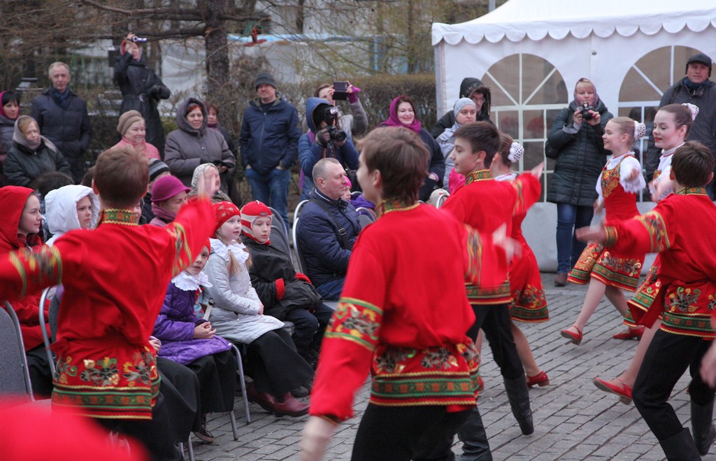 На праздничной площадке Новоспасского монастыря состоялся Музыкальный пасхальный фестиваль