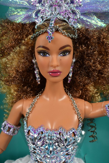 2016 Barbie The Global Glamour Collection Luciana DGW47 (2)