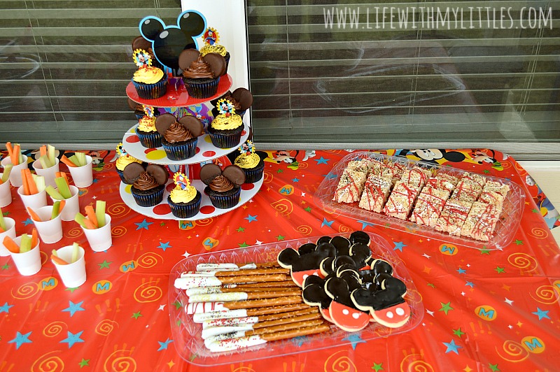 We loved throwing our #DisneyKids Preschool Playdate! We went with a Mickey Mouse theme and everyone had so much fun! If you're looking for some ideas for activities or food to serve at a Mickey Mouse party, check this post out!