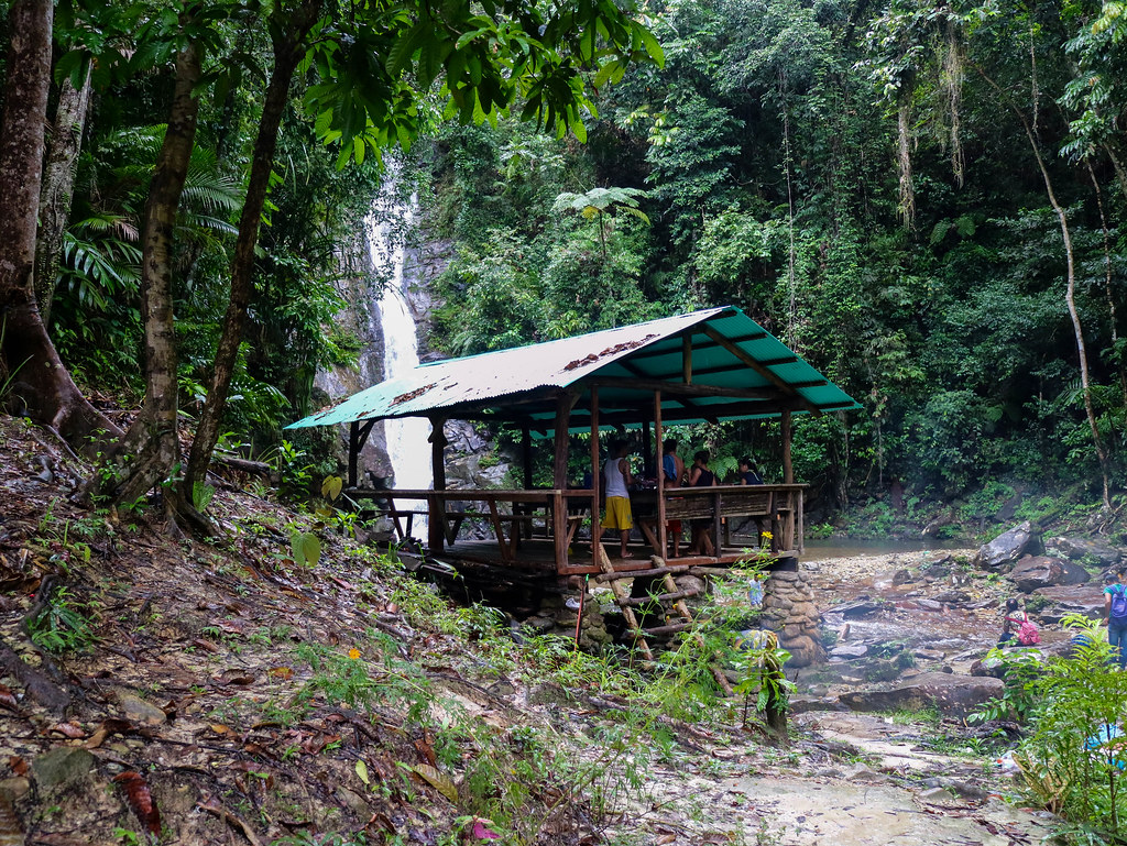 Ruta a la cascada de Pamuayan