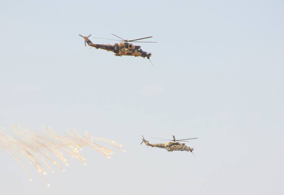 صور مروحيات Mi-24MKIII SuperHind الجزائرية - صفحة 7 34159871085_b3b2f6c518_o