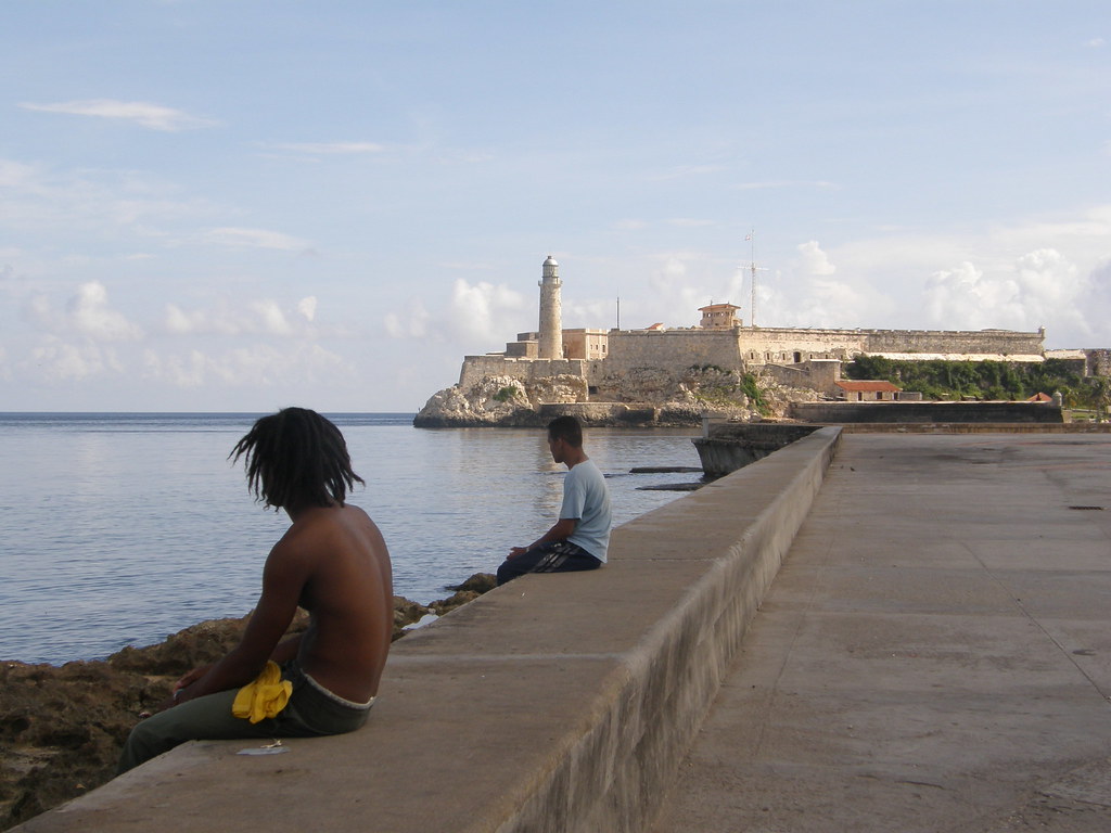 Sentados en el Malecón