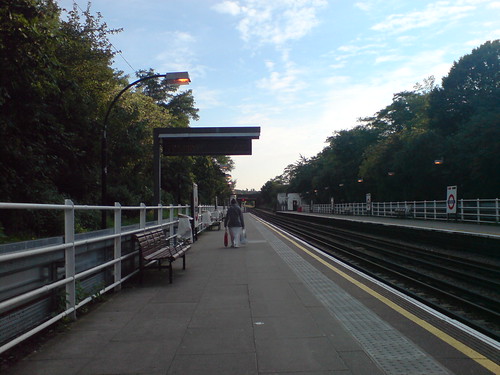 Southbound platform at Kingsbury tube station