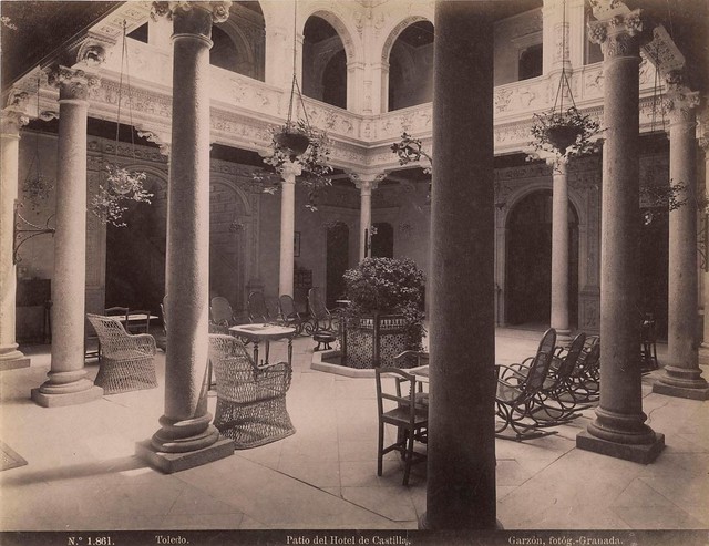 Patio del Hotel Castilla a finales del siglo XIX. Fotografía de Rafael Garzón
