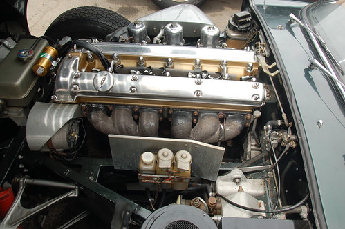 Jaguar E-Type 4.2 at Samuel's in Allston: Engine view | Flickr