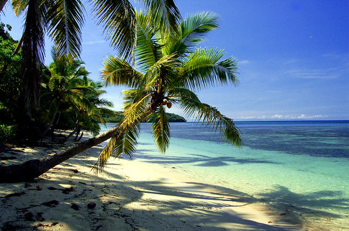 Perfect Fijian beach (14.000+ views!) | Nananu'I'Ra, Fiji | Stefan ...