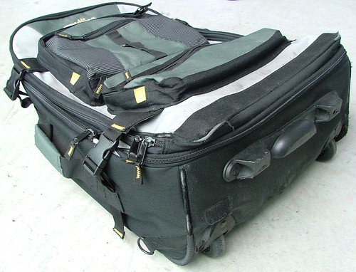 outline_suitcase