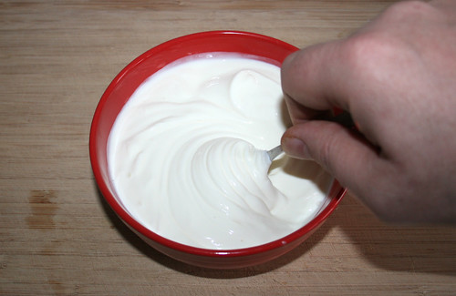 45 - Joghurt cremig rühren / Stir yoghurt creamy