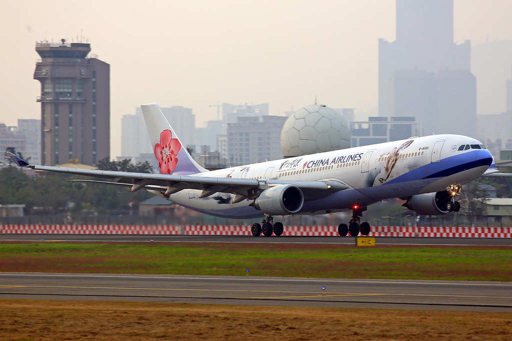 B-18361 China Airlines Airbus A330-302