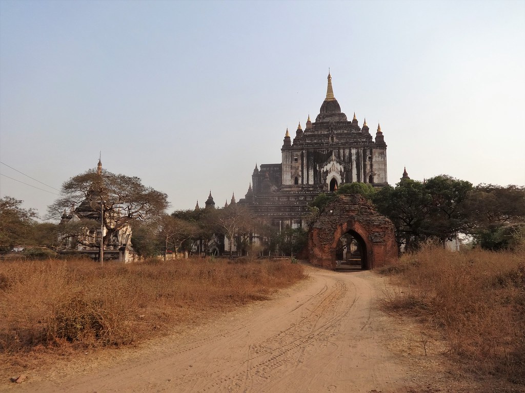 Thatbuinnyu Phaya in Bagan