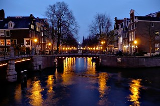 24. Nocturno en los canales, cerca del Rijksmuseum. Autor,… | Flickr