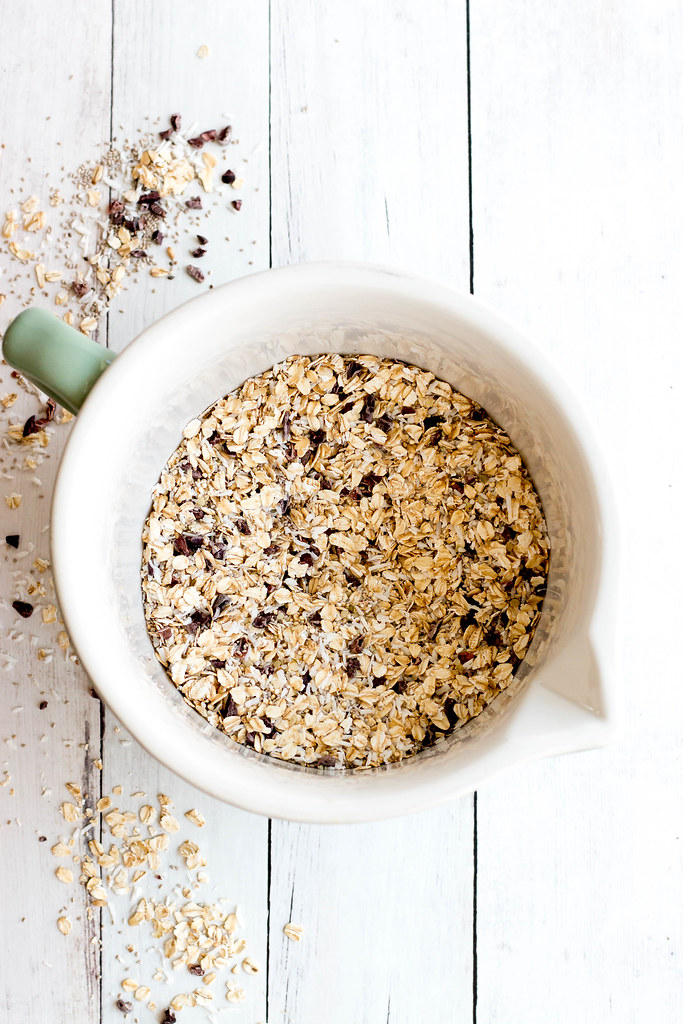 chocolate coconut granola // hemp seeds + quinoa