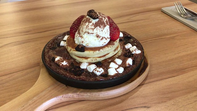 Molten Chocolate Cafe - Sizzling Pancake