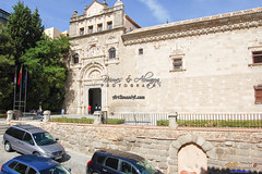 Museo de Santa Cruz, Edificio