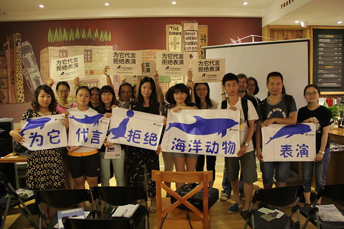 Audience at the coffee shop pledge support for efforts to eradicate the use of animals for public entertainment