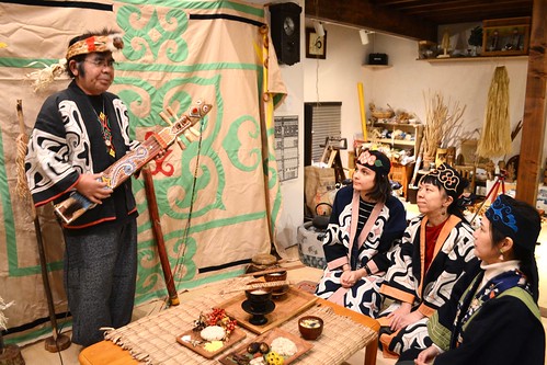 「アイヌ文化ツアー」アイヌ音楽に触れる ("Ainu culture tour" Listen to Ainu music)