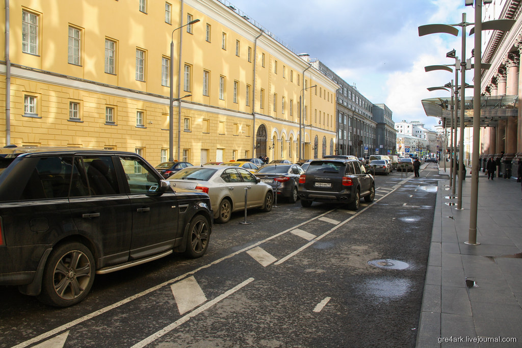 Лучшая велодорожка Москвы пала ради парковки отдыхающих 