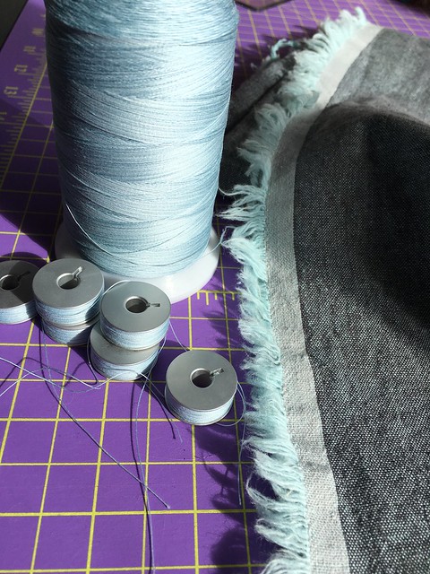 Thread reflects the warp colour