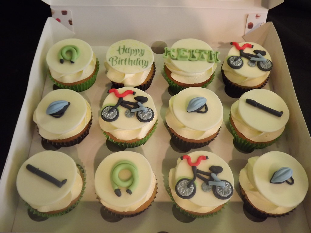 Картинки по запросу cupcakes with bicycle