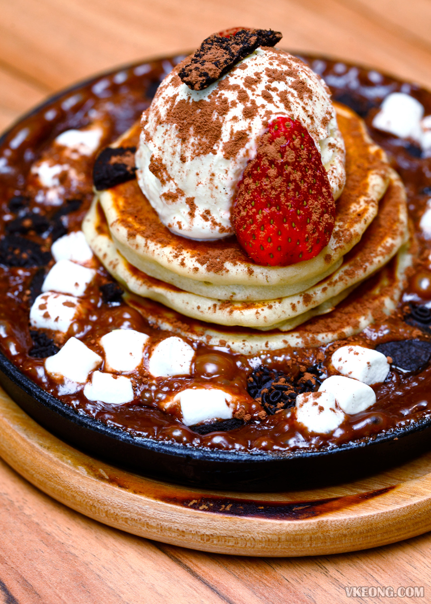 Molten Sizzling Pancake with Chocolate