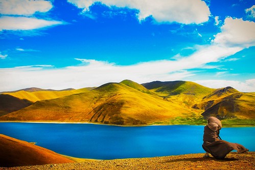 Yamdroktso Lake, taken at Gampa Pass. From Your Ultimate Guide: How to Plan a Tibet Tour
