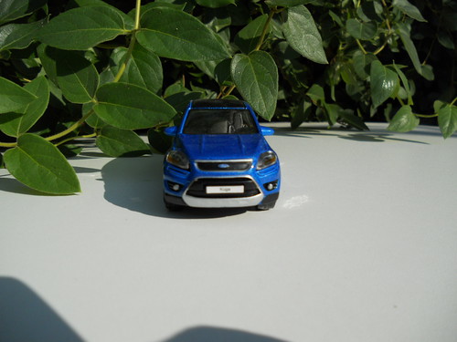 Ford Kuga (2009) – Bburago3