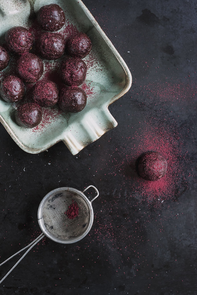 raw, vegan cranberry chocolate truffles 1