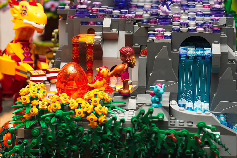 [MOC] gigantesque : univers parallèle, tous les lego Girly font la fête chez Lego Elves 33757512636_5ed0e26e71_c