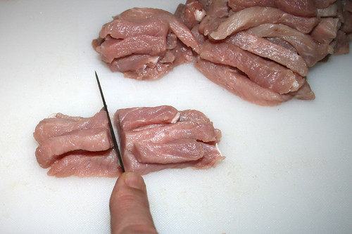 29 - Größere Fleischstreifen halbieren / Half larger meat slices