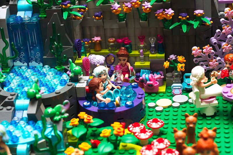 [MOC] gigantesque : univers parallèle, tous les lego Girly font la fête chez Lego Elves 33413438270_4838a9dbda_c