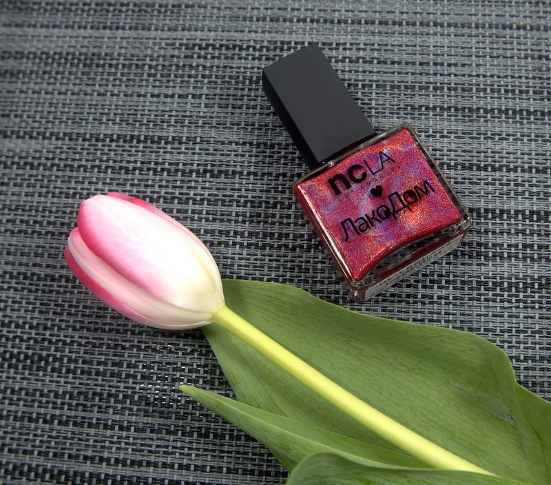 NCLA Holos Red Square