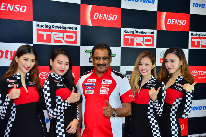 Mr. Ravindran Kurusamy (President Of Umw Toyota Motor) With The Stunning Brand Ambassadors