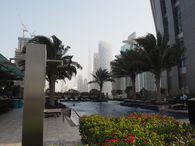 P1210935 JW Marriott Marquis Hotel Dubai JW マリオット マーキス ドバイ ホテル プール pool