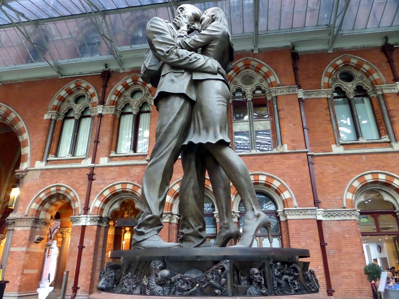 Lovers Statue, St. Pancras Station 