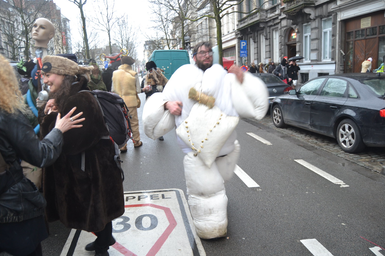 Carnaval Sauvage. Place du Jeu de Balle, 1000 Bruxelles, Belgique. Fotos de zeroanodino para URBANARTIMAÑA. httparteanodino.blogspot.be