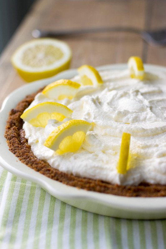 lemon cream pie with graham cracker crust