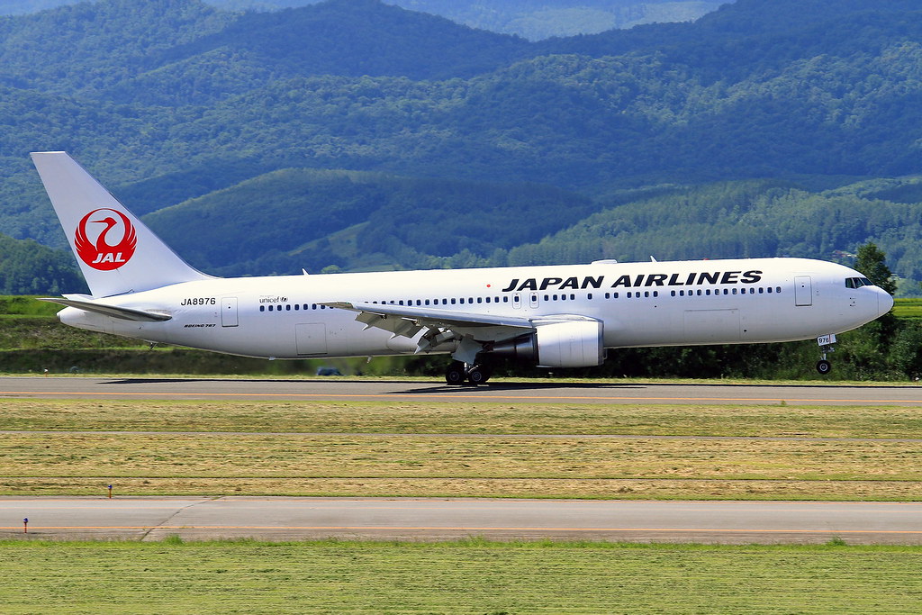 JA8976 Japan Airlines Boeing 767-346