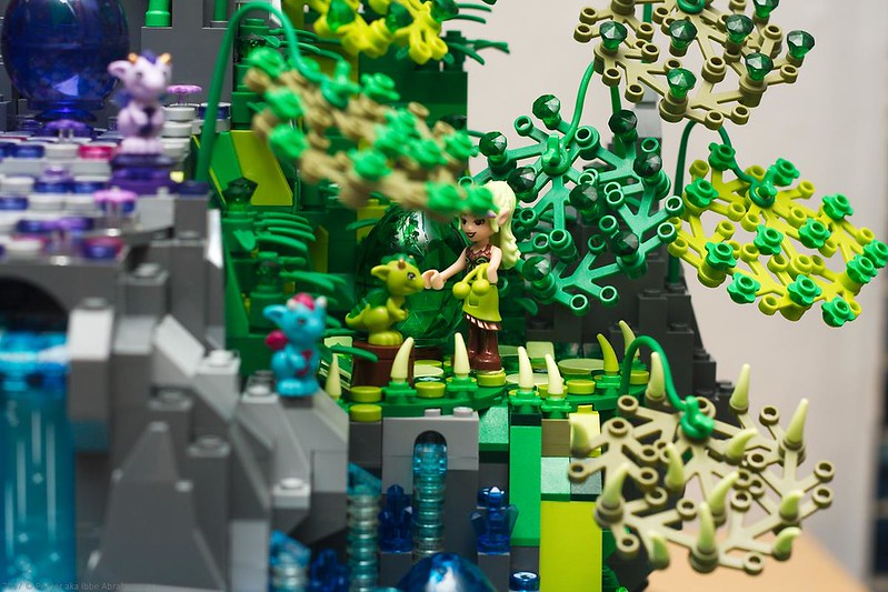 [MOC] gigantesque : univers parallèle, tous les lego Girly font la fête chez Lego Elves 33413439350_f5bb06e791_c
