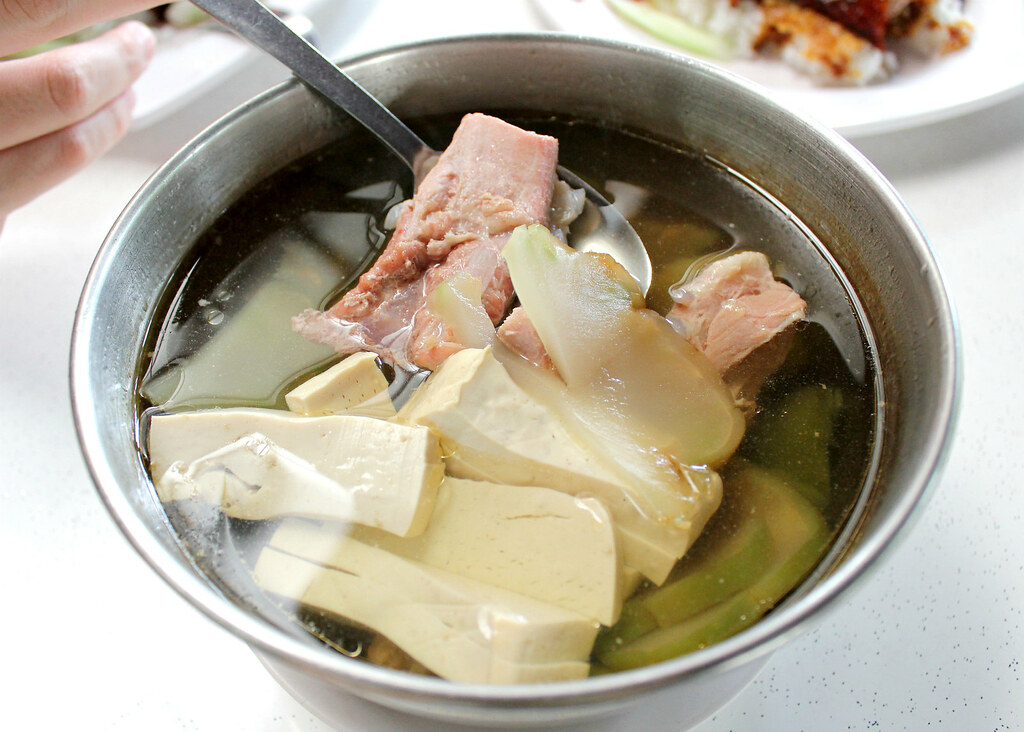 Serangoon Central Hawkers: Kim Heng Hong Kong Roasted Meats Herbal Soup