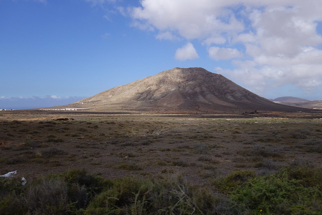 Fuerteventura (Islas Canarias). La isla de las playas y el viento. - Blogs de España - La Oliva, el Puertito de los Molinos y Volcán Calderón Hondo (ruta a pie). (18)