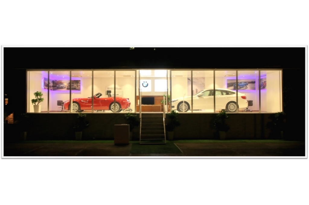 02 BMW Mobile Studio
