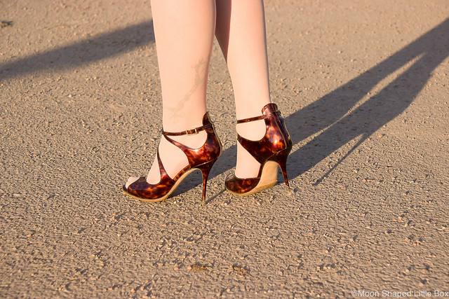 PäivänAsuKellomekkoOOTDMyStyleFashionBlog-15 Collectif kellomekko L.K. Bennett highheels shoes kengät korkokengät tyyli blogi tyyliblogi muotiblogi bloggaaja kalevala koru fashion spring looks 2017