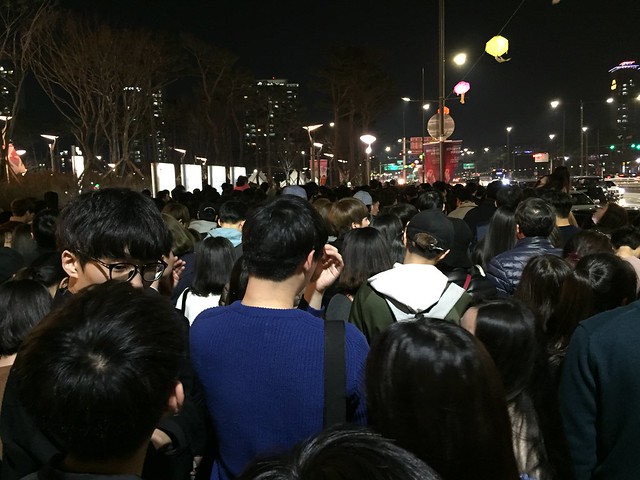 Many people on their way to Lotte Tower