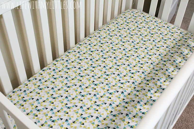 These 5 tips for moving your baby to their own room are so smart! If you're planning on transitioning your baby to their crib soon, check these out!