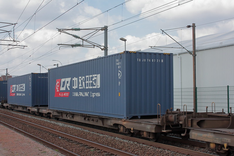 Wagon container chinois sur le premier train reliant l'Angleterre à la Chine
