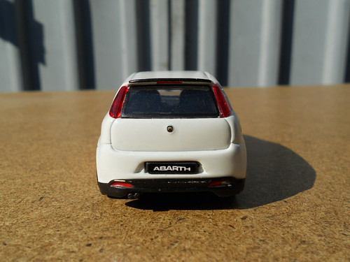Fiat Grande Punto Abarth – Bburago3