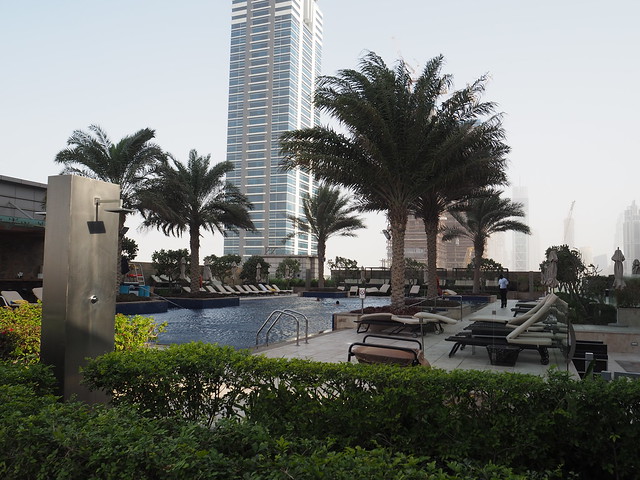 P1210934 JW Marriott Marquis Hotel Dubai JW マリオット マーキス ドバイ ホテル プール pool