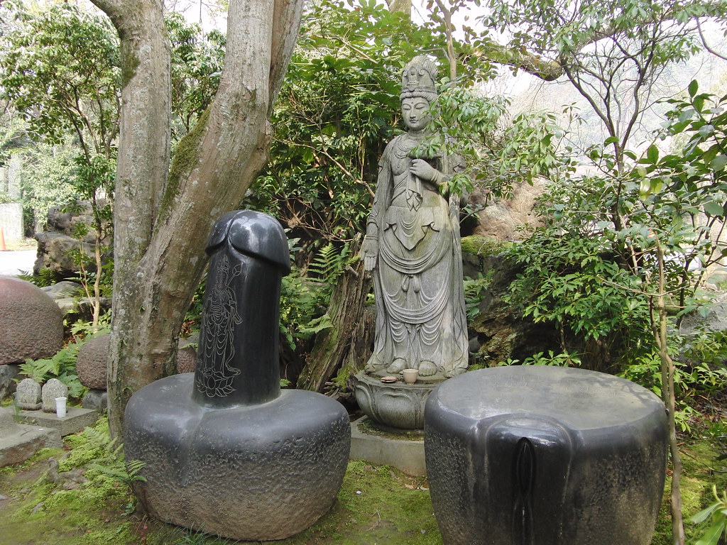 Phallic symbol Kyoto | Arashiyama garden | JapanVisitor | Flickr