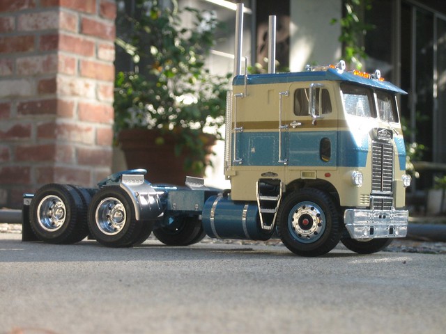 AMT-T568 White-Freightliner DD | Flickr